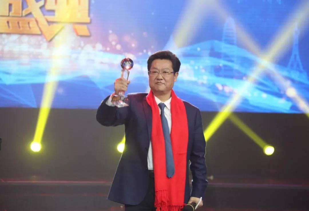 网投绿色装配集团董事长李旭禄荣获“第九届（2018）河南经济年度人物”